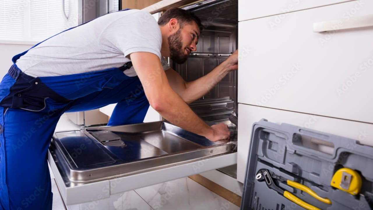 Por qué se llena de agua el lavavajillas